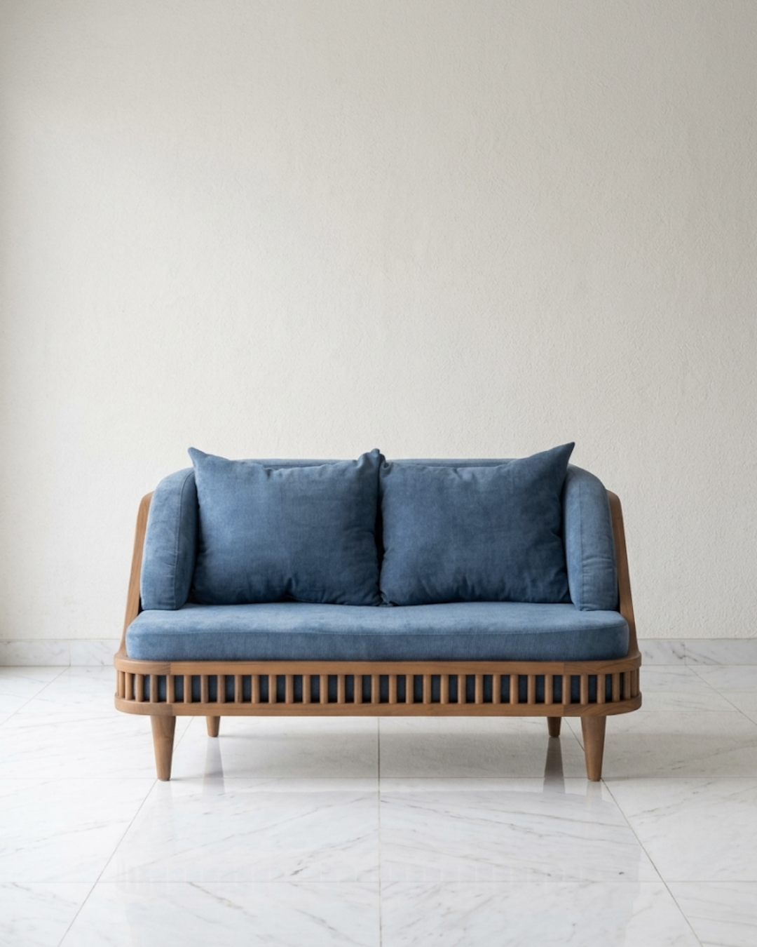 Punya Hewan Peliharaan? Ini Tips Memilih Sofa Minimalis yang Anti-Cakar