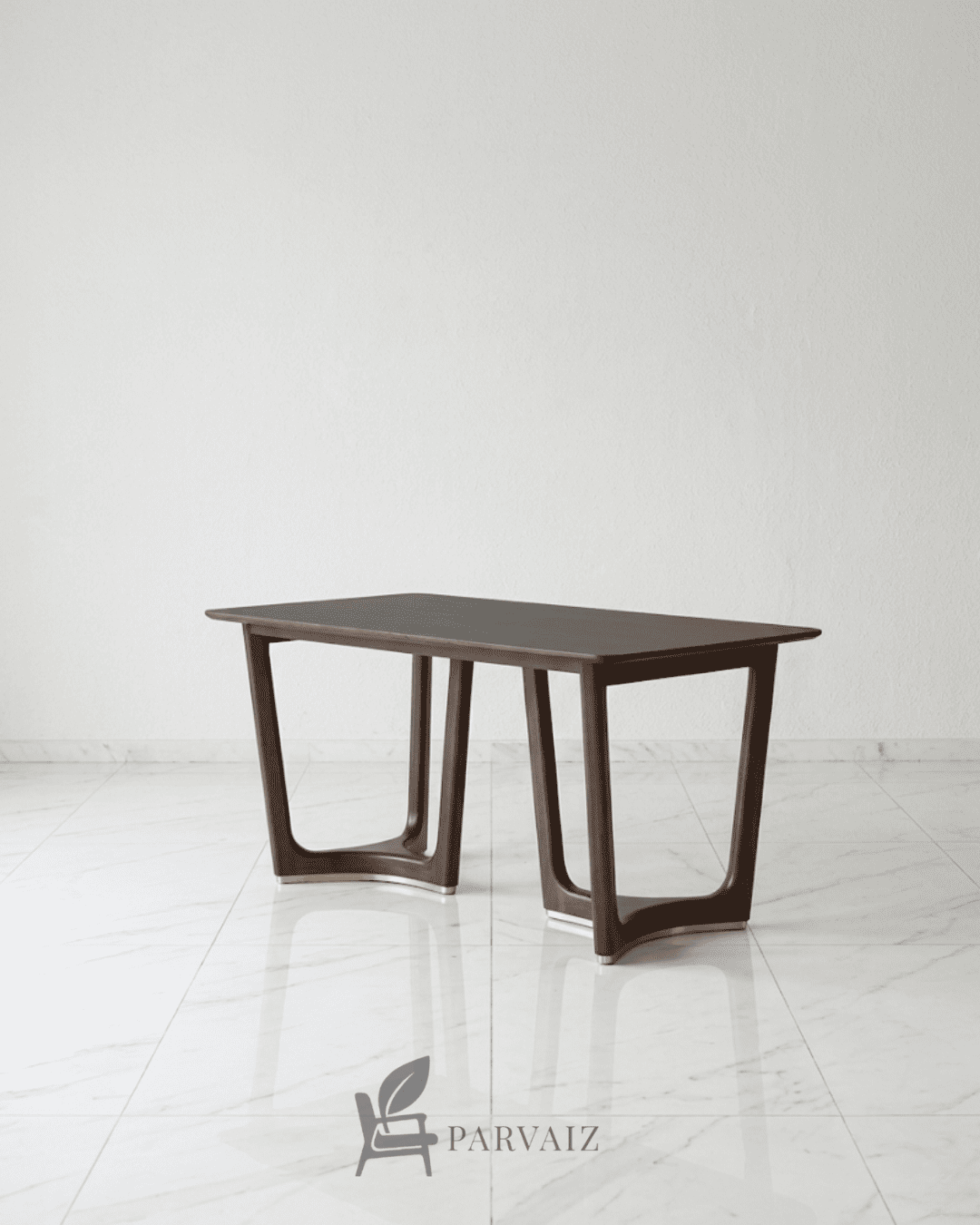 Ide Table Setting Estetik di Atas Meja Makan Kayu Jati untuk Acara Keluarga
