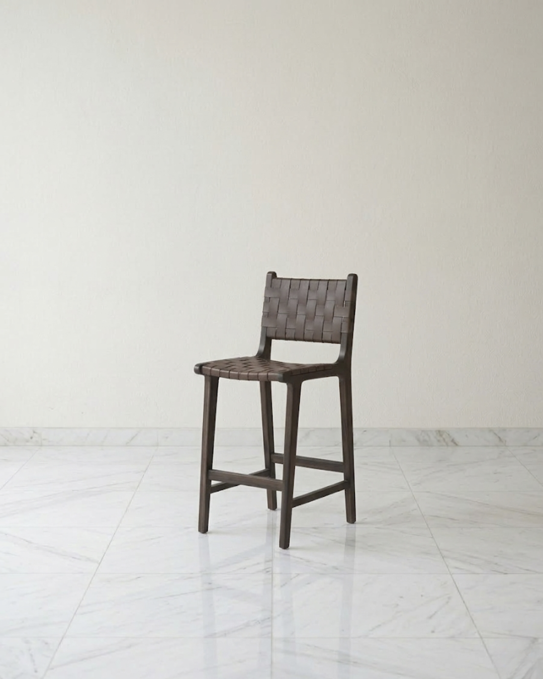 Pelajari rahasia keawetan furniture jati Jepara. Kenali teknik sambungan kayu presisi tinggi yang digunakan pengrajin mebel Jepara di Parvaiz Furniture.