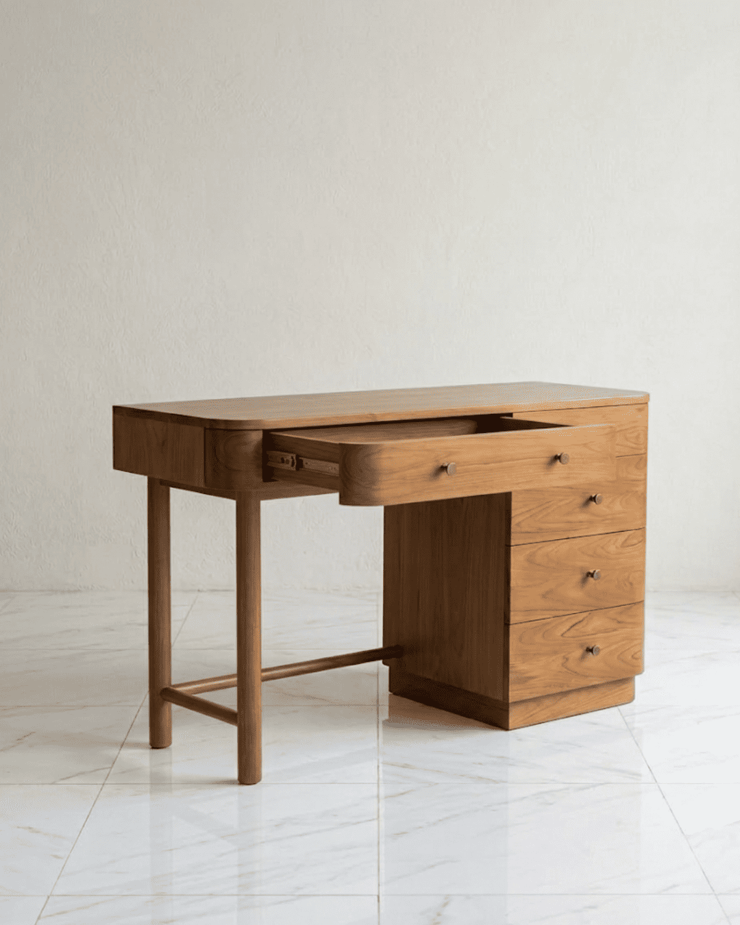 Isagi Table