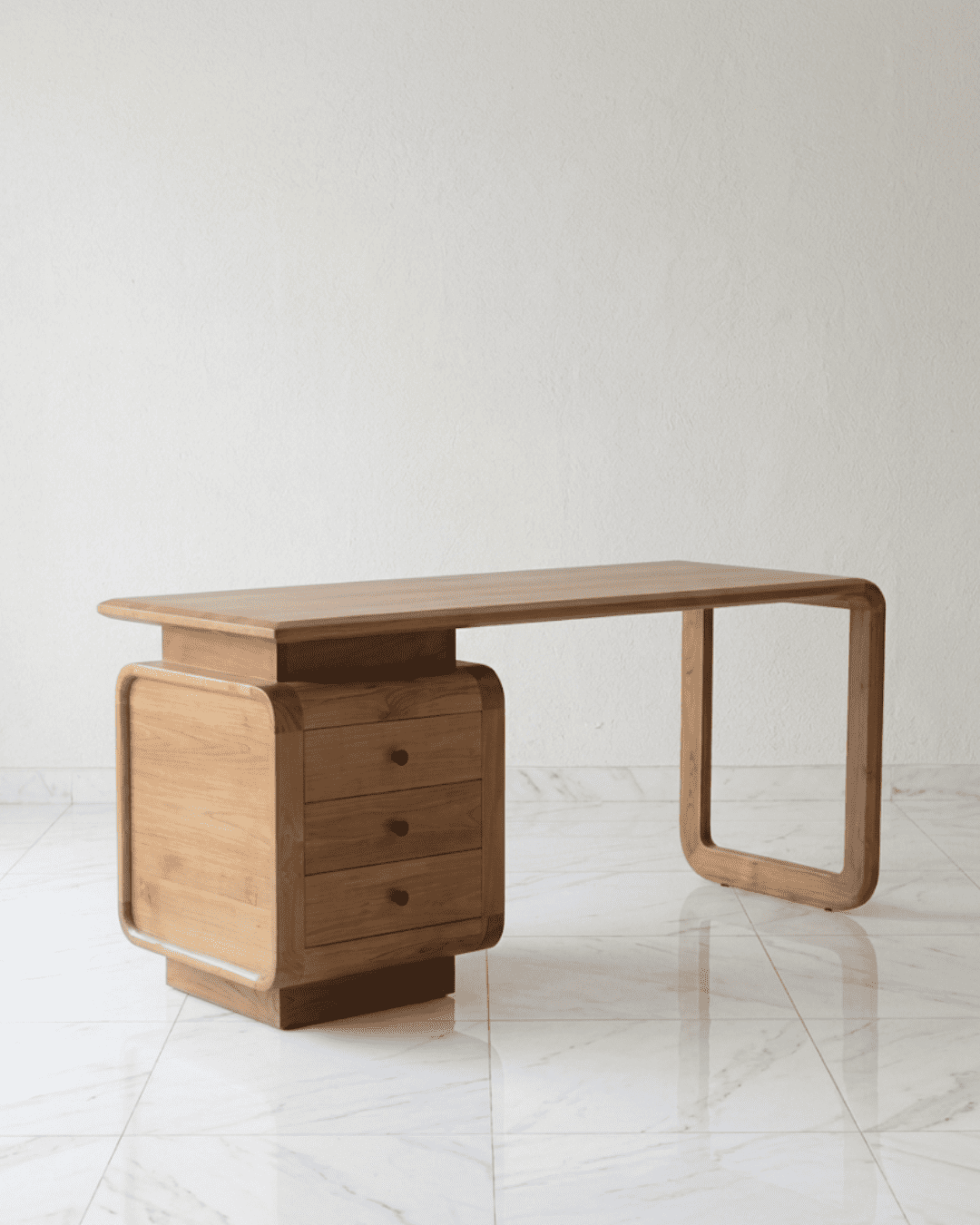 Sagi Table